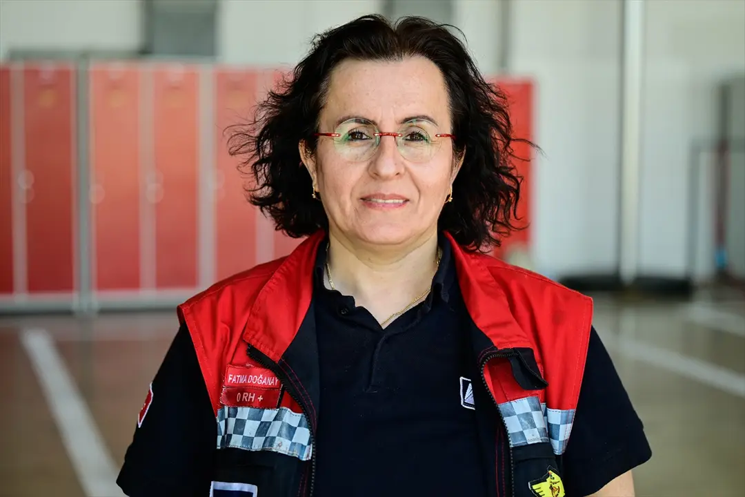 Sabiha Gökçen Havalimanı'nda görevli kadın itfaiye şoförü 26 yıldır işini tutkuyla yapıyor