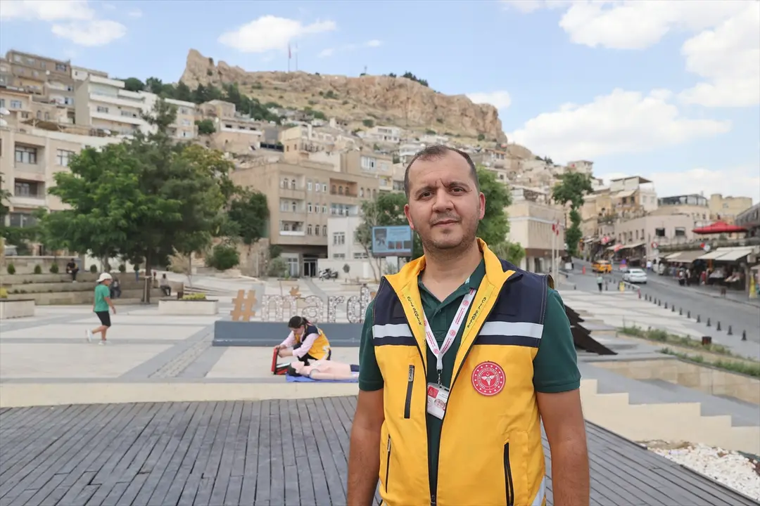 Mardin'de meydanlara yerleştirilen cihazlarla ani kalp durması vakalarına ilk müdahale yapılacak