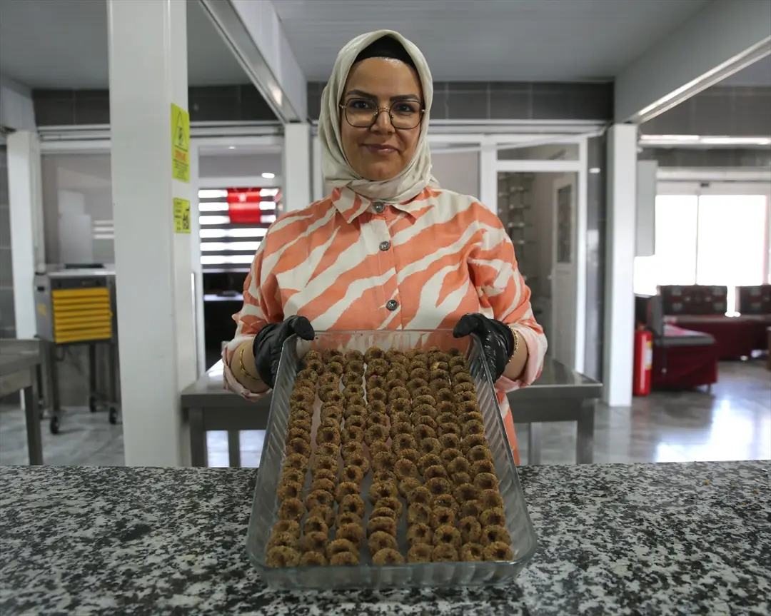 Güçlerini birleştirerek kooperatif kuran kadınlar yaklaşık 30 yöresel ürünü sofralara ulaştırıyor