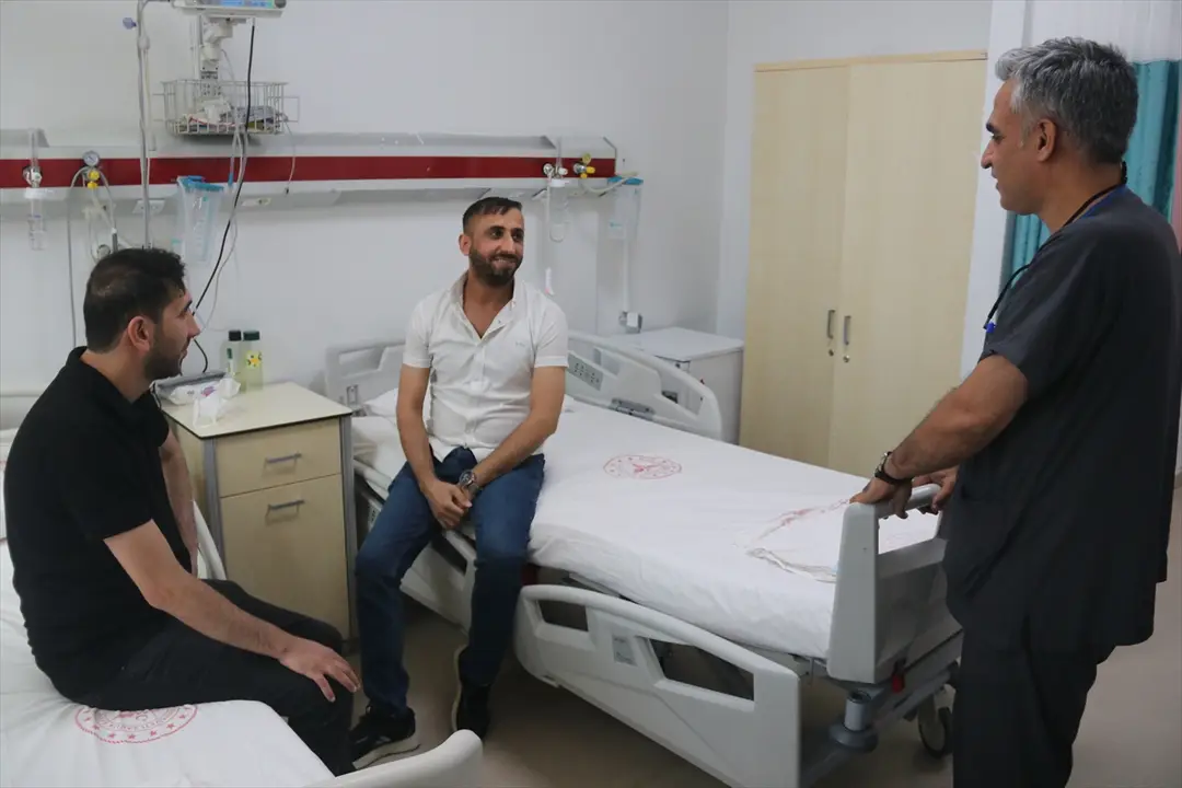 Sağlık çalışanı kardeşinin bağışladığı böbrekle hayata bağlandı