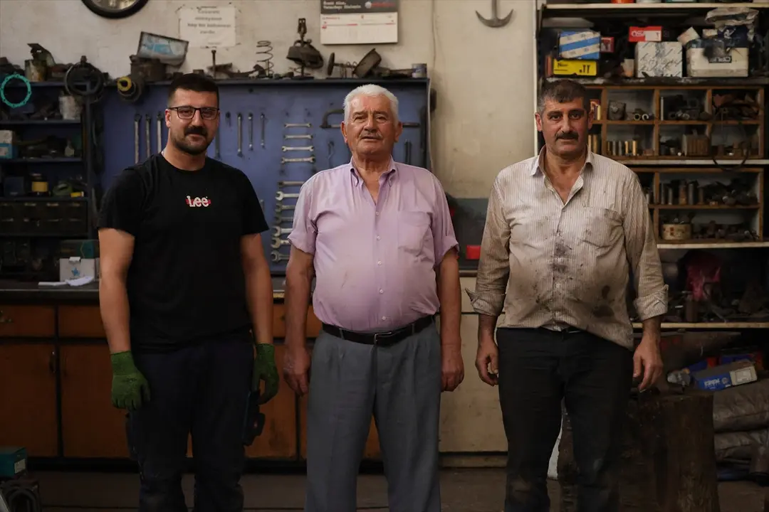 Üç kuşak bir arada ağır vasıta araçların bakım ve onarımını yapıyor