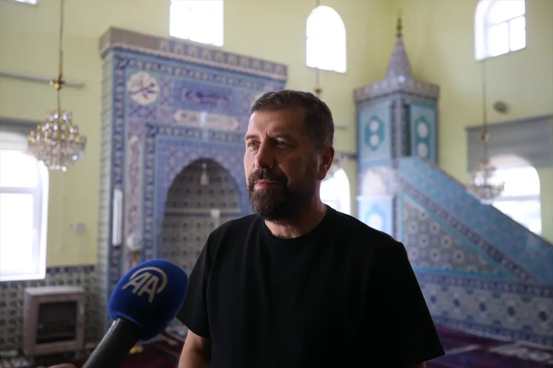 İlmek ilmek dokunan Yağcıbedir halıları kişinin vefatının ardından camiye seriliyor
