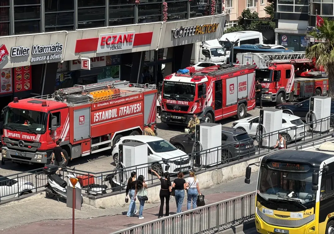 Esenyurt'ta 18 katlı binada yangın söndürüldü
