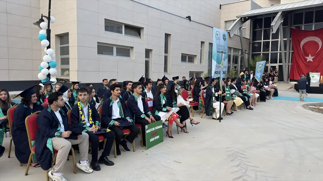 Çukurova Üniversitesi'nde mezuniyet coşkusu