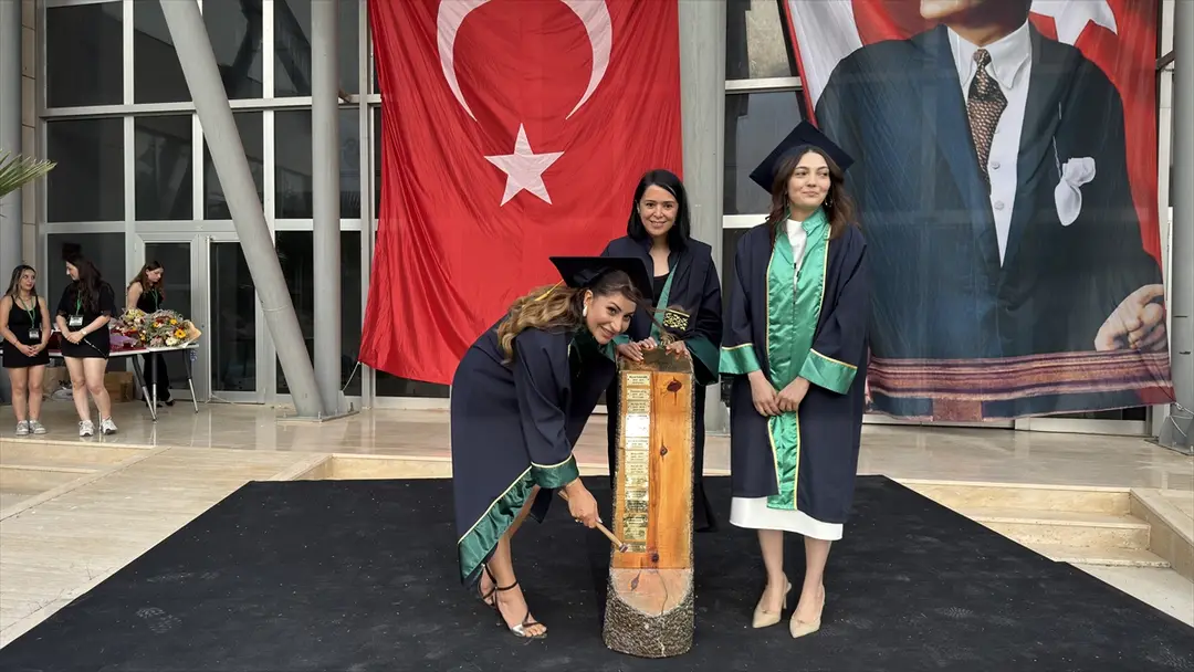 Çukurova Üniversitesi'nde mezuniyet coşkusu