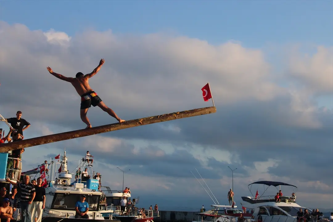 Sinop'ta Kabotaj Bayramı'nda koç ve altın için yarışıldı
