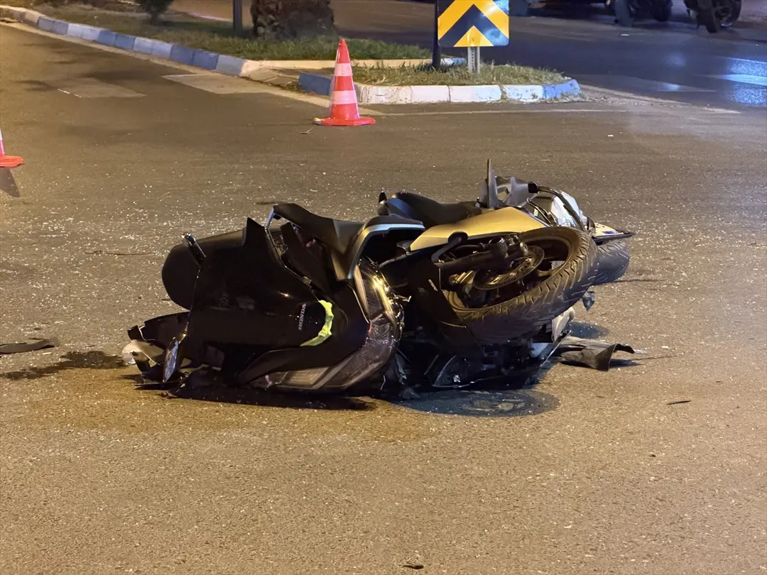 Alanya'da motosiklet kazası: 17 yaşındaki sürücü ağır yaralandı