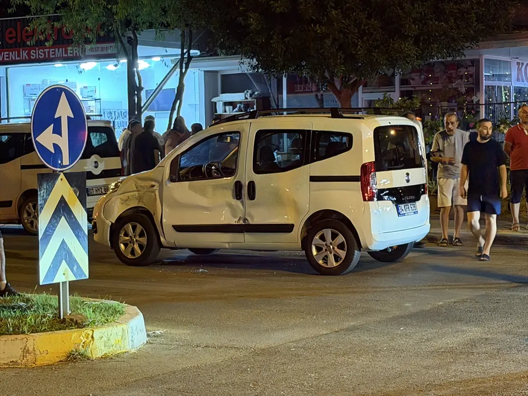 Alanya'da motosiklet kazası: 17 yaşındaki sürücü ağır yaralandı