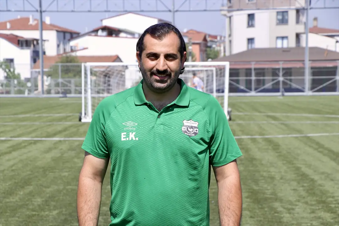 Sahada rakip olan başkan çift, genç futbolcular için birlikte çalışıyor