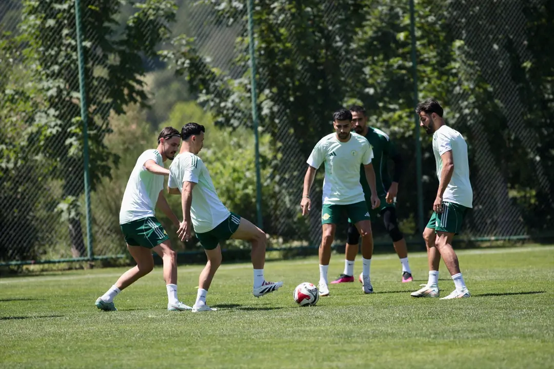 Esenler Erokspor, geçen sezon play-off'ta kaçırdığı Süper Lig'e bu kez şampiyon olarak çıkmak istiyor