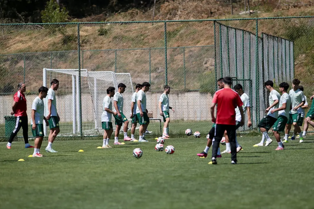 Esenler Erokspor, geçen sezon play-off'ta kaçırdığı Süper Lig'e bu kez şampiyon olarak çıkmak istiyor