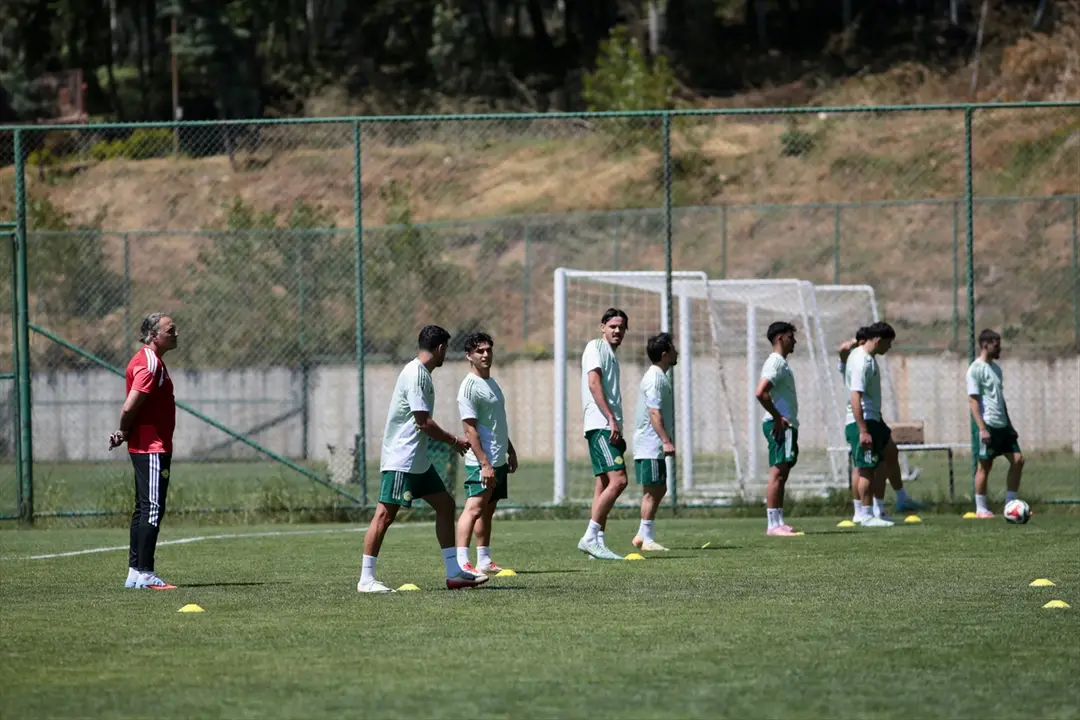 Esenler Erokspor, geçen sezon play-off'ta kaçırdığı Süper Lig'e bu kez şampiyon olarak çıkmak istiyor