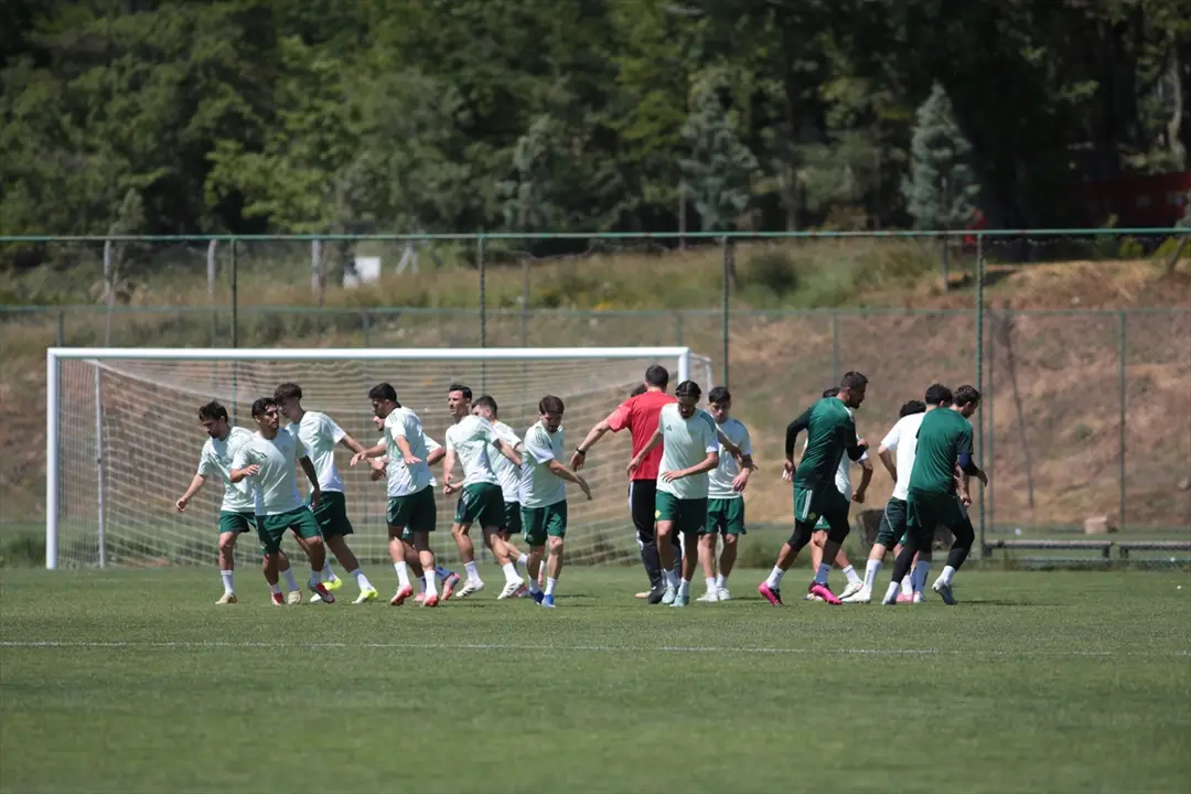 Esenler Erokspor, geçen sezon play-off'ta kaçırdığı Süper Lig'e bu kez şampiyon olarak çıkmak istiyor