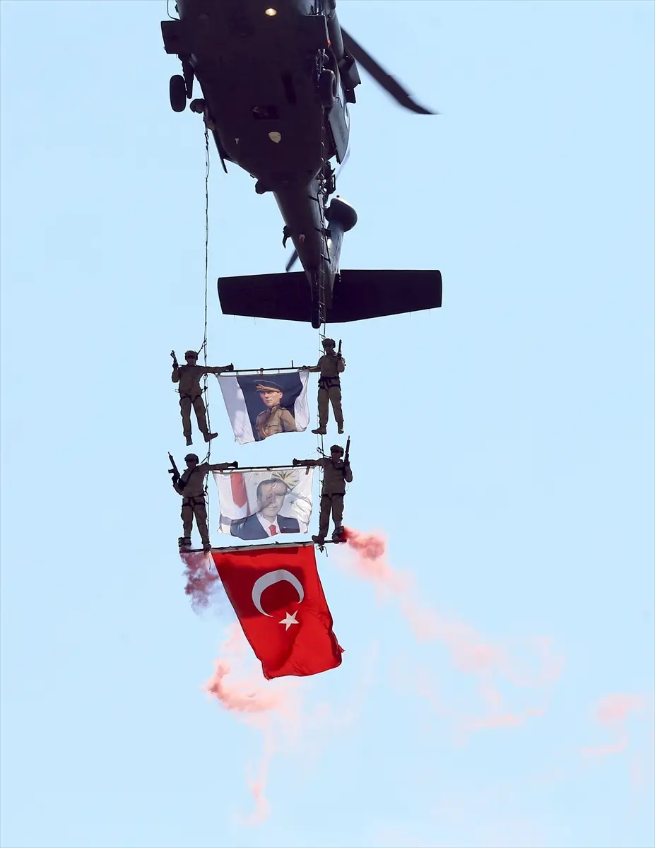 Manisa'da komando eğitimi alan 1927 uzman erbaş mezun oldu