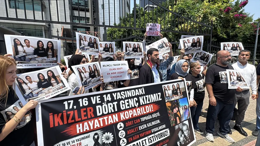 Mersin'de ikizler ve iki kuzeninin yaşamını yitirdiği kazayla ilgili tutuklanan sürücü hakim karşısında