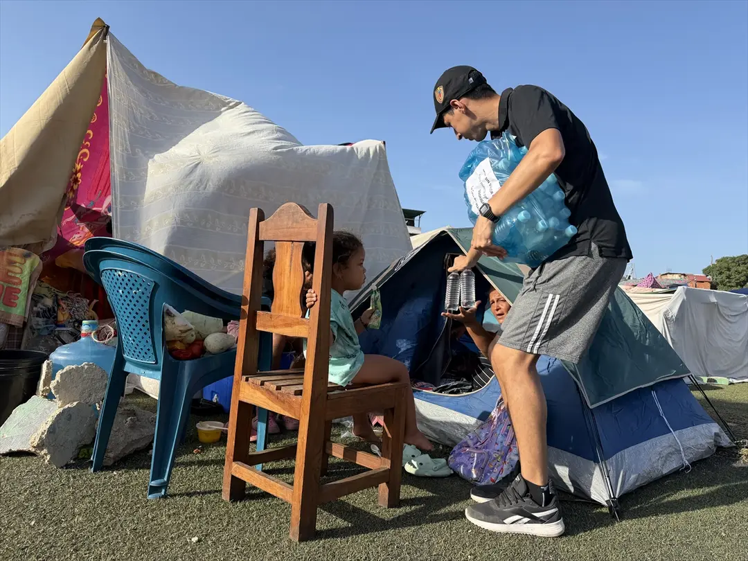 Venezuela'daki çifte depremin ardından binlerce afetzede stadyumlara sığındı