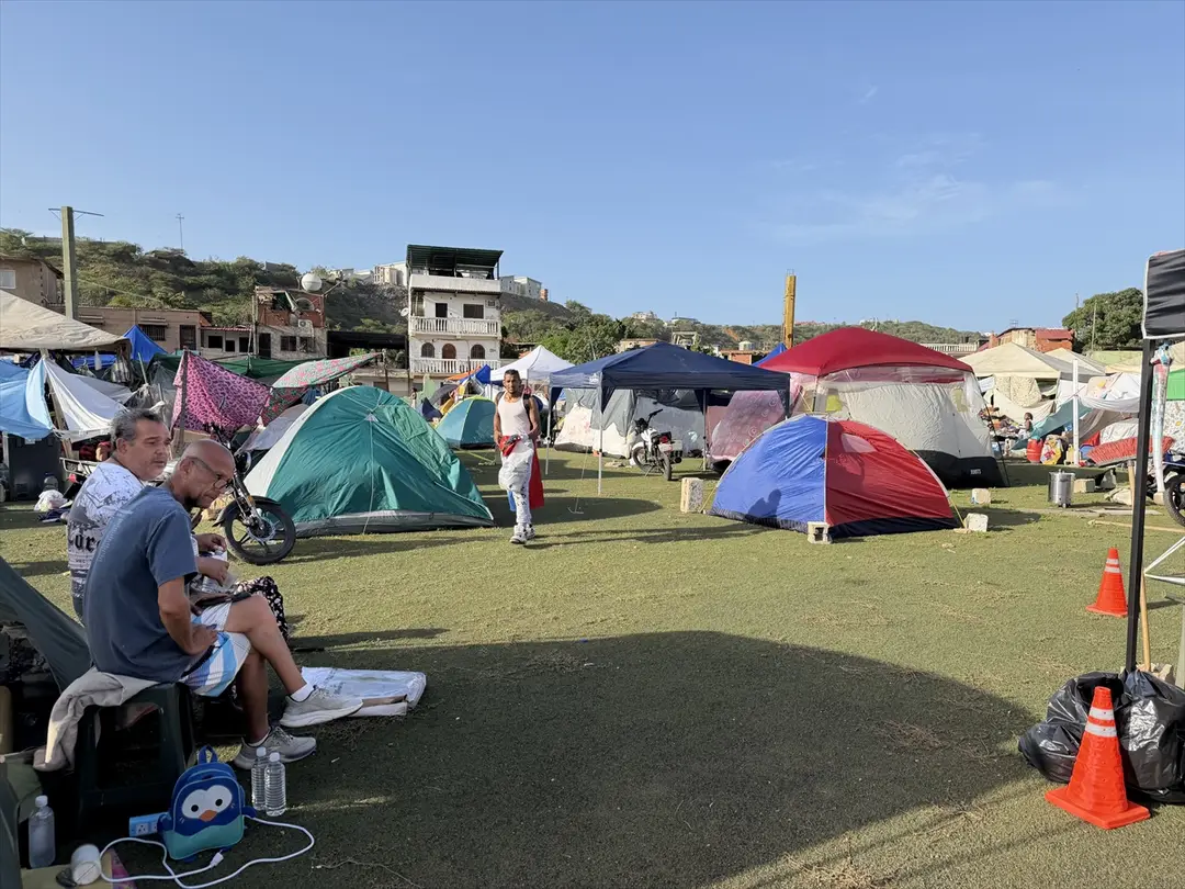 Venezuela'daki çifte depremin ardından binlerce afetzede stadyumlara sığındı