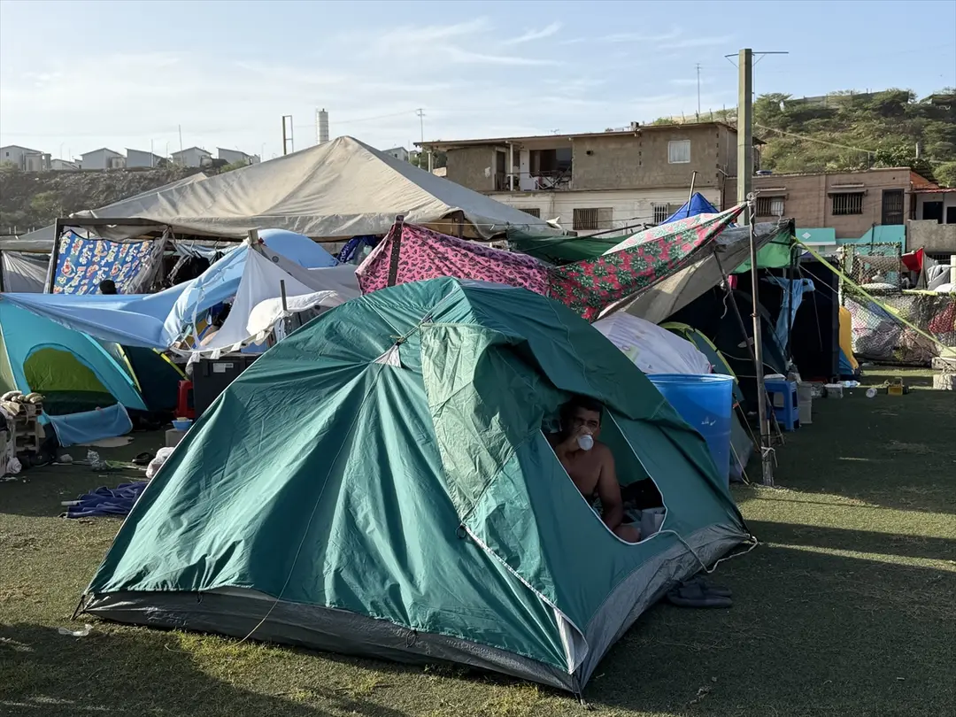 Venezuela'daki çifte depremin ardından binlerce afetzede stadyumlara sığındı