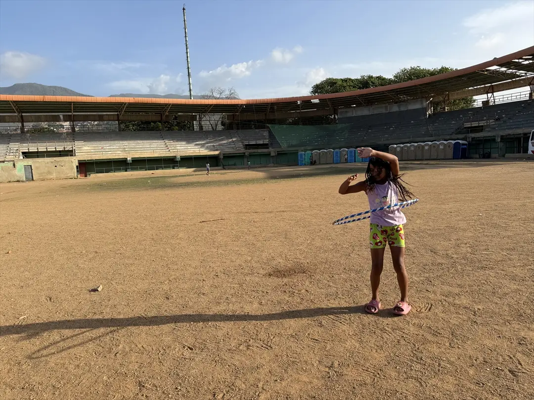 Venezuela'daki çifte depremin ardından binlerce afetzede stadyumlara sığındı