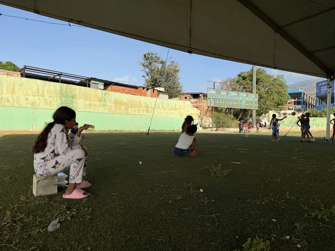 Venezuela'daki çifte depremin ardından binlerce afetzede stadyumlara sığındı