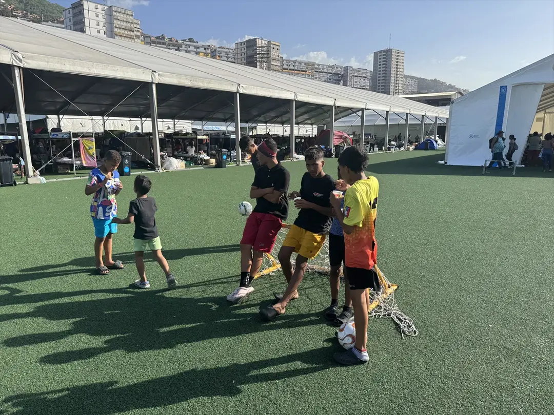 Venezuela'daki çifte depremin ardından binlerce afetzede stadyumlara sığındı