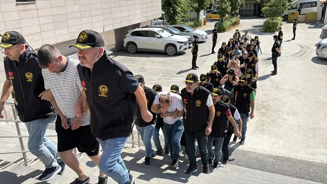 Eskişehir merkezli dolandırıcılık operasyonunda 12 zanlı yakalandı