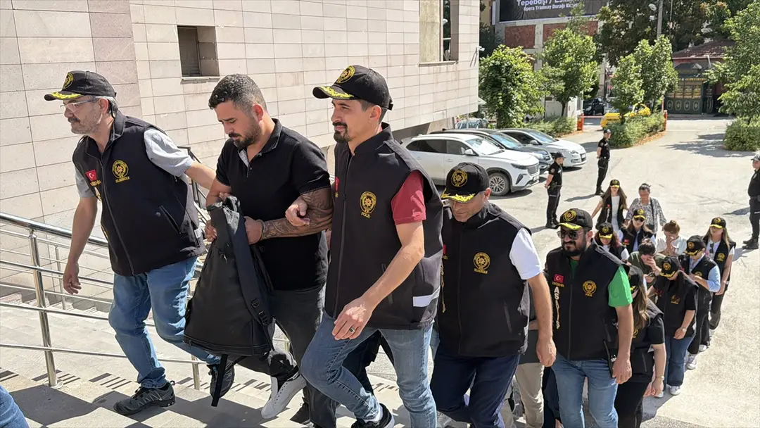 Eskişehir merkezli dolandırıcılık operasyonunda 12 zanlı yakalandı