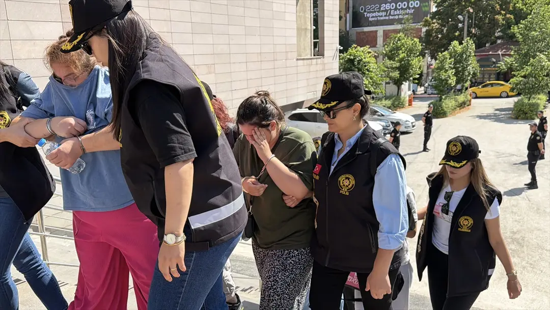 Eskişehir merkezli dolandırıcılık operasyonunda 12 zanlı yakalandı