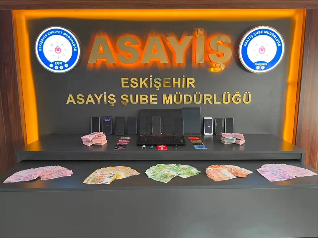 Eskişehir merkezli dolandırıcılık operasyonunda 12 zanlı yakalandı