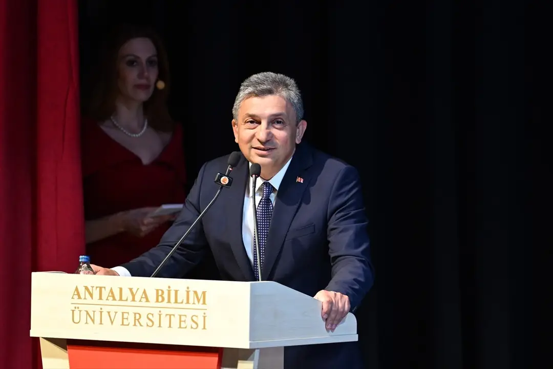 Bilim Üniversitesi'nde 76 diş hekimi mezun oldu