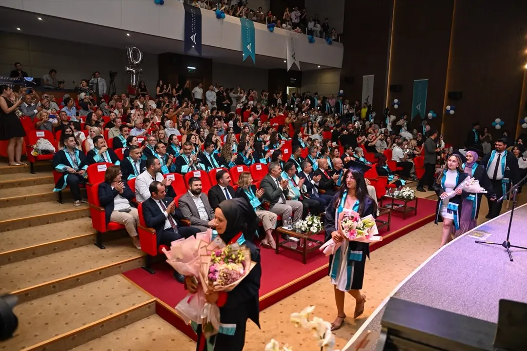 Bilim Üniversitesi'nde 76 diş hekimi mezun oldu