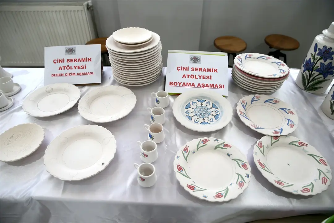 ADEM'de tanıştılar, kooperatif kurarak çini ve seramik üretimine başladılar