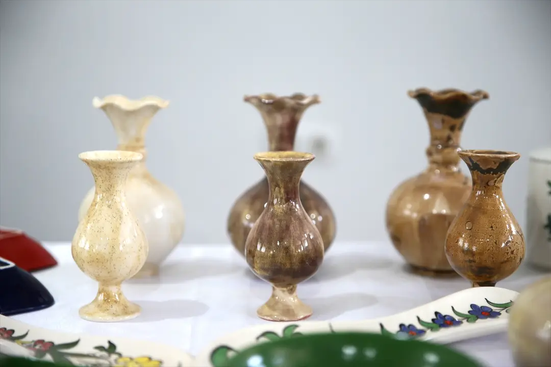 ADEM'de tanıştılar, kooperatif kurarak çini ve seramik üretimine başladılar