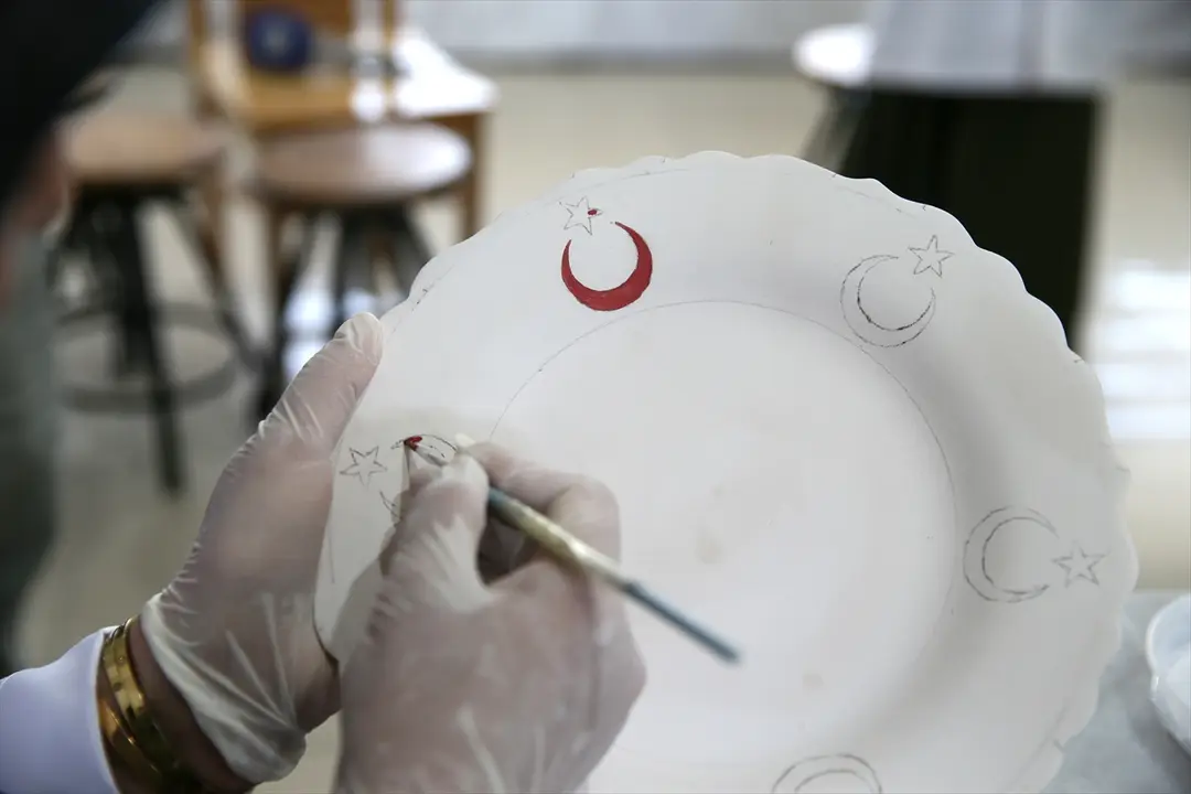 ADEM'de tanıştılar, kooperatif kurarak çini ve seramik üretimine başladılar
