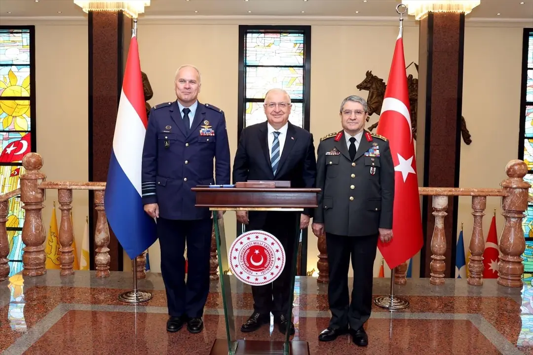 Bakan Güler: Hollanda Genelkurmay Başkanı'nı kabul etti