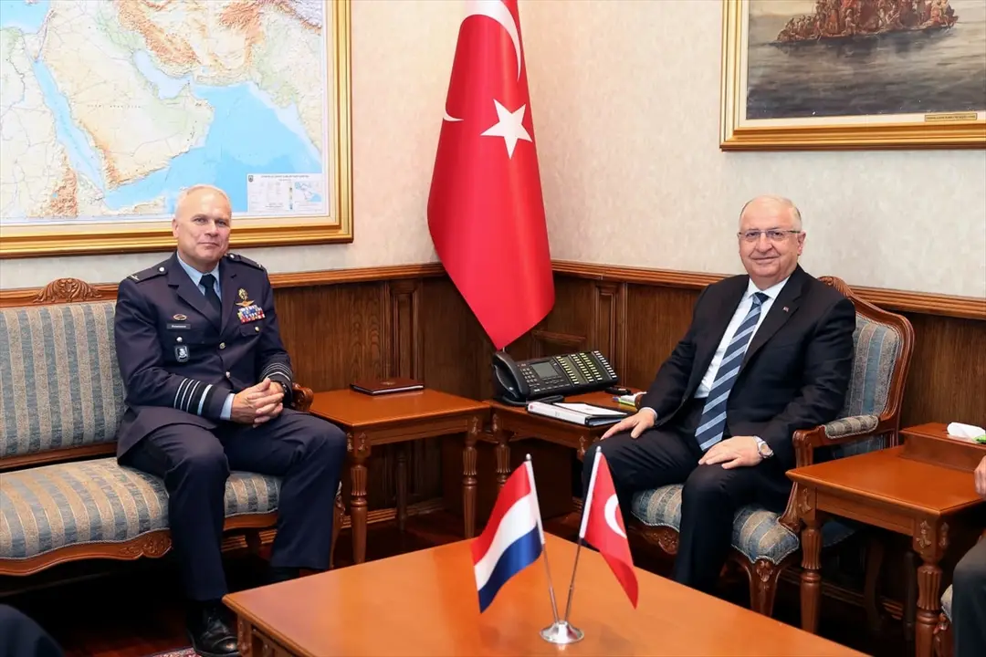 Bakan Güler: Hollanda Genelkurmay Başkanı'nı kabul etti