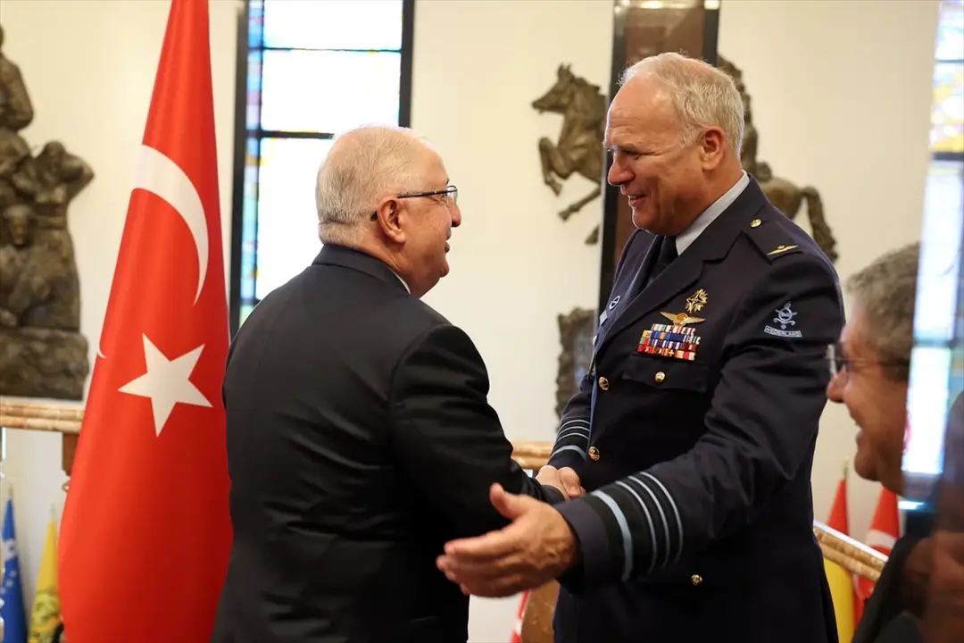 Bakan Güler: Hollanda Genelkurmay Başkanı'nı kabul etti