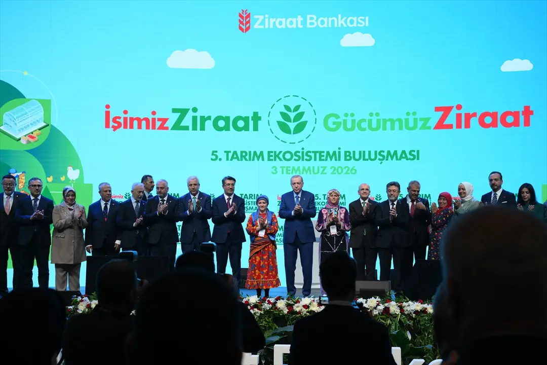 Cumhurbaşkanı Erdoğan: "Tarıma destek olmak, muhalefetin yaptığı gibi meydanlarda 'Her çiftçiye bedava traktör' sözü verip sonra 'Biz onu reklam olsun diye yaptık' demek değildir."