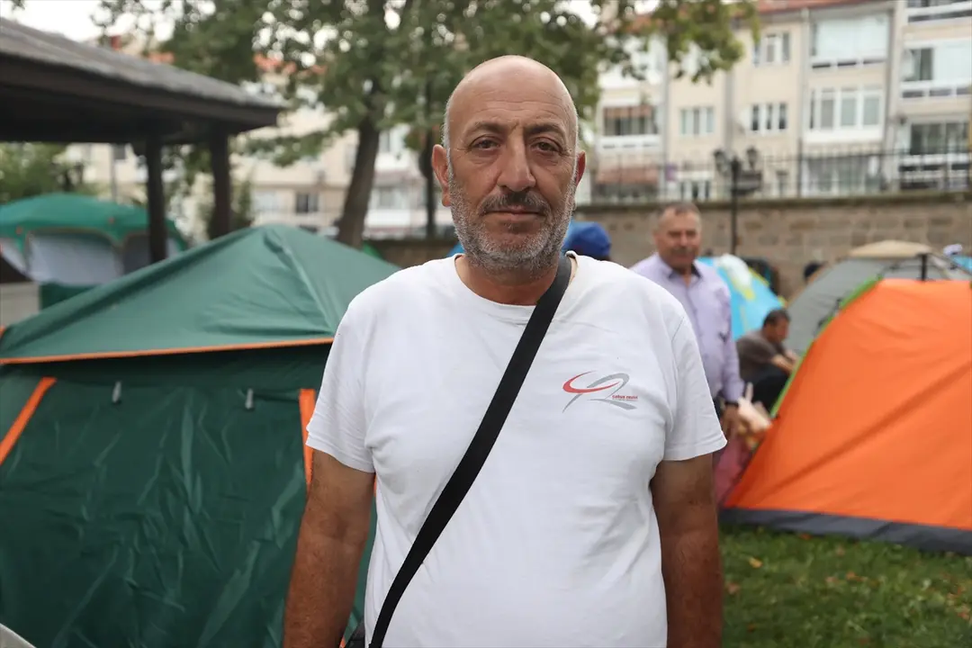 Edirne'de Kırkpınar sevdalısı bazı güreşseverler çadırlarda konakladı