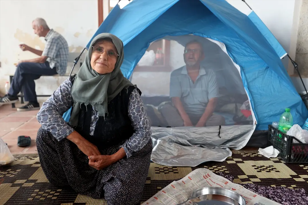 Edirne'de Kırkpınar sevdalısı bazı güreşseverler çadırlarda konakladı