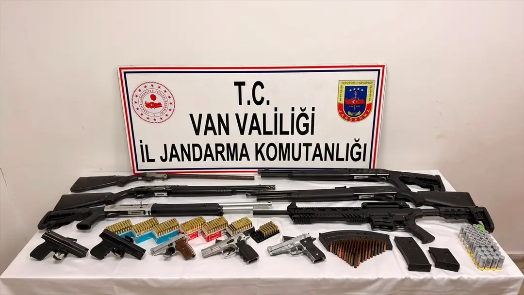 Van'da çobanları silahla tehdit ederek 800 küçükbaş hayvanı yağmalayan 4 şüpheli yakalandı