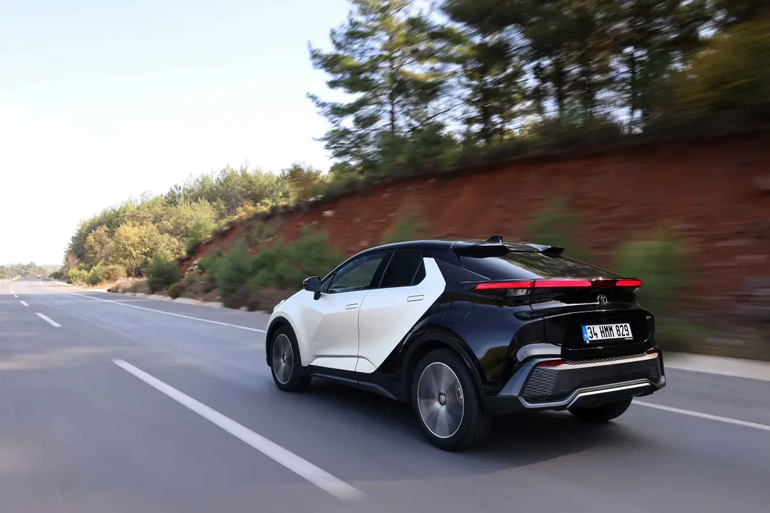 Toyota C-HR Hybrid: Türkiye'de 6 ayda 13.992 adet satıldı