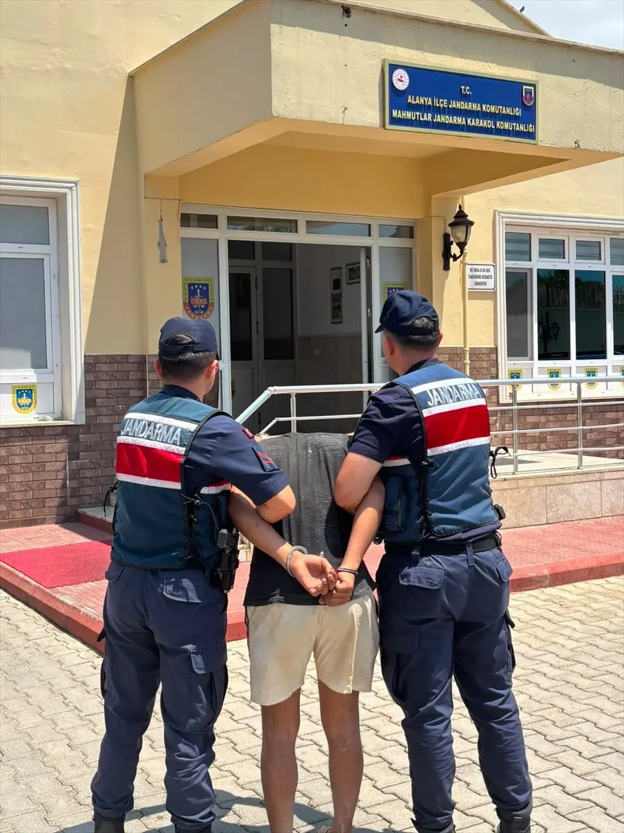 Alanya'da jandarma taklidi yapan şüpheli yakalandı
