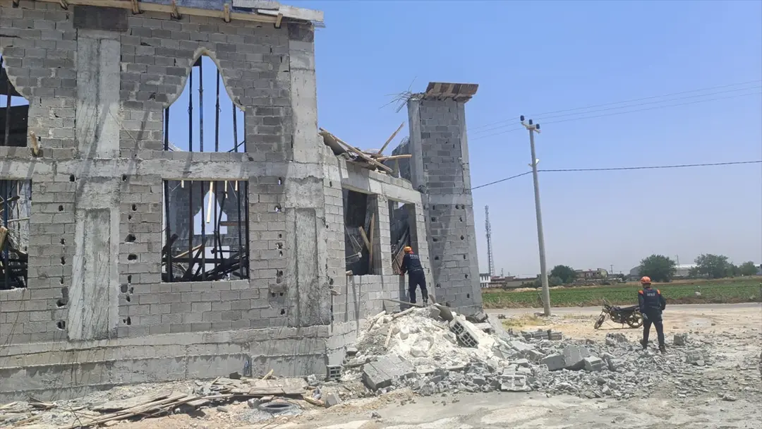 Şanlıurfa'da cami inşaatında çökme sonucu 3 işçi yaralandı