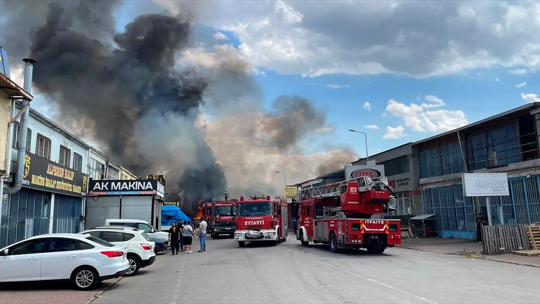 Kayseri'de hurdalıkta çıkan yangın söndürüldü