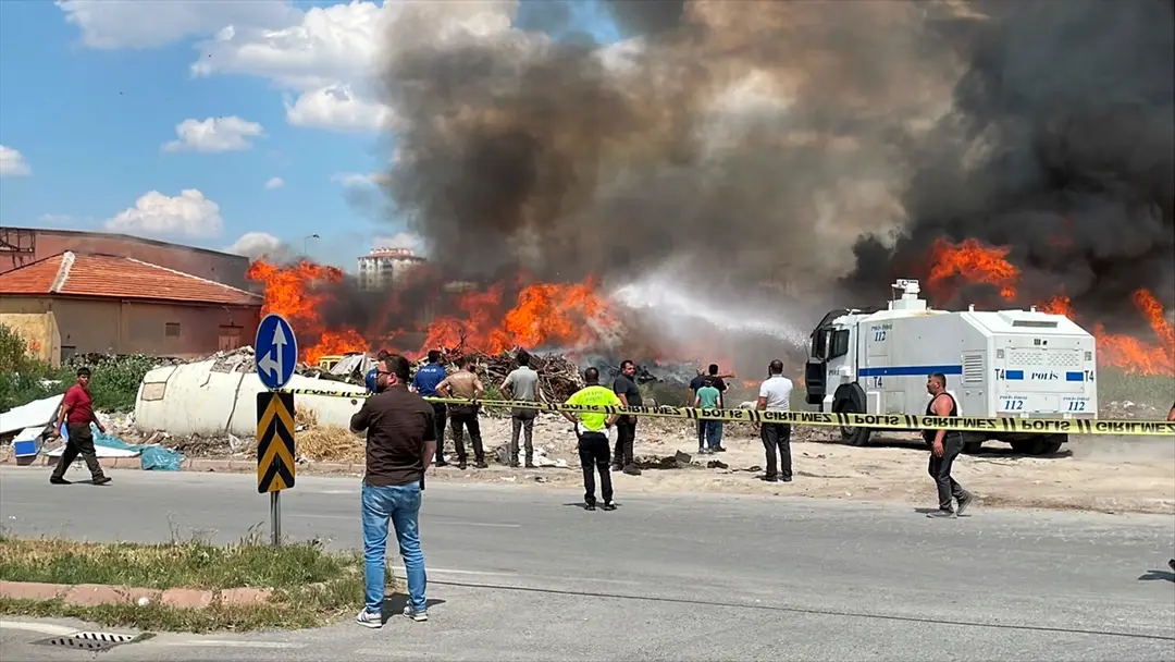 Kayseri'de hurdalıkta çıkan yangın söndürüldü