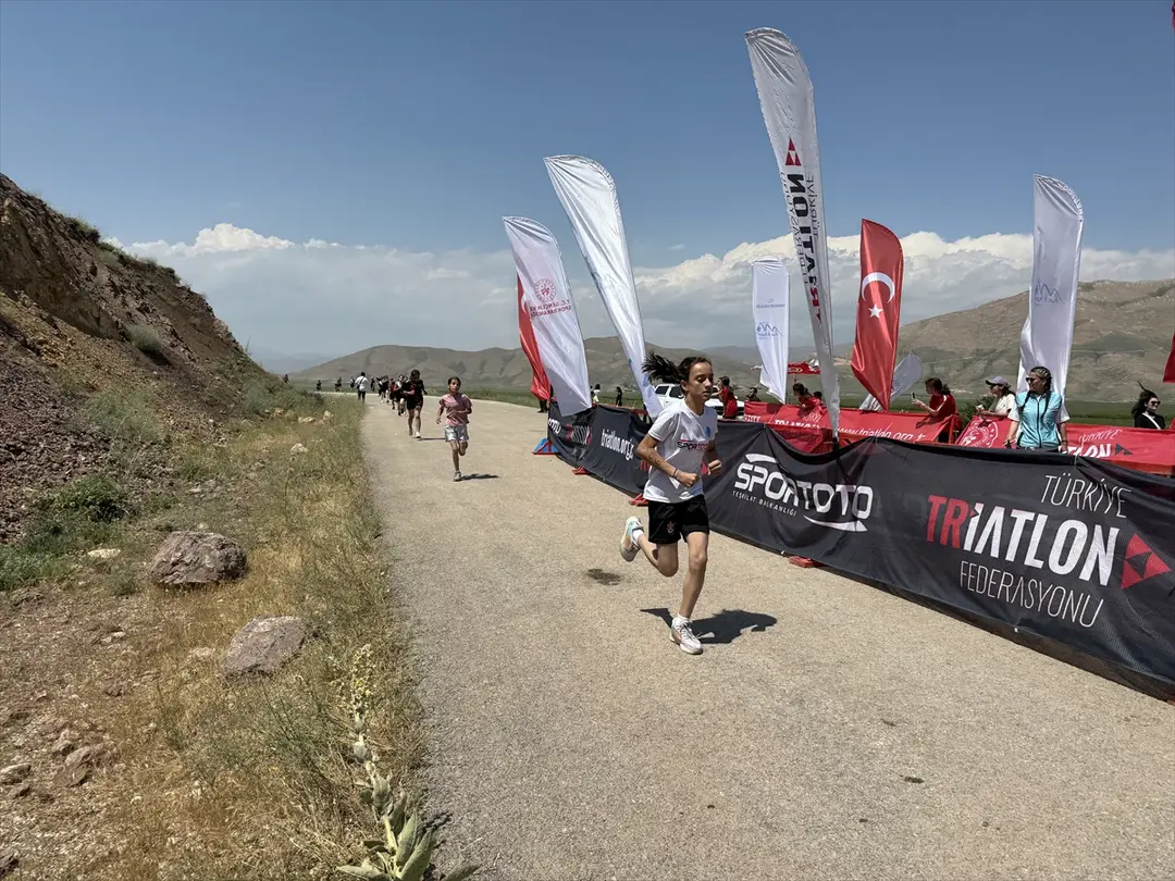 Hakkari'de Bölgesel Triatlon Ligi Duatlon yarışı yapıldı