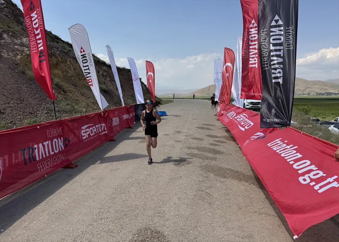 Hakkari'de Bölgesel Triatlon Ligi Duatlon yarışı yapıldı