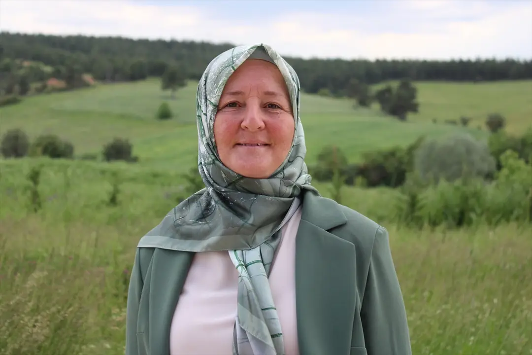 Üniversite öğrencilerinden özel gereksinimli bireylere tekerlekli sandalye hediyesi