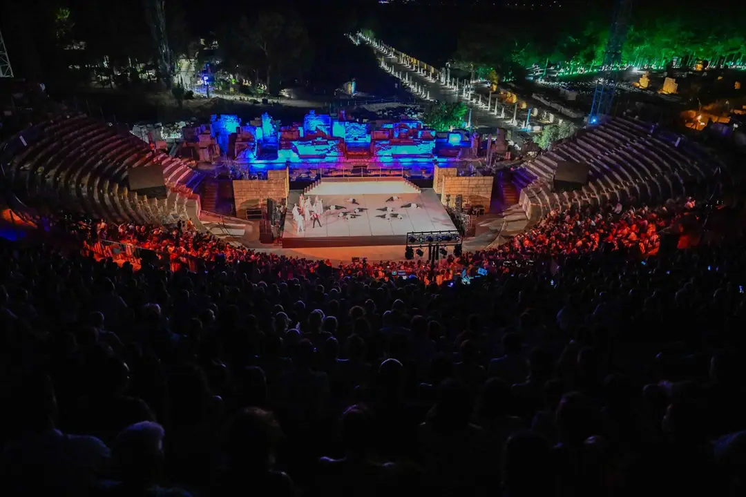 Efes Antik Tiyatro'da Zorba sahnelendi